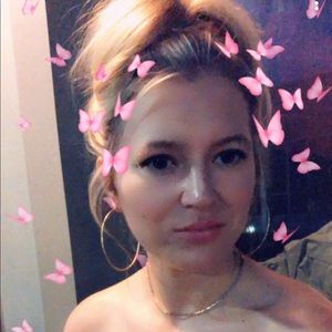 Meet your Posher, Elizabeth